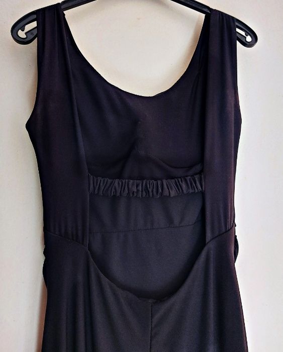 Дълга елегантна рокля с гол гръб