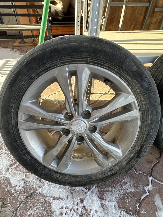 Продам диски с шинами R17