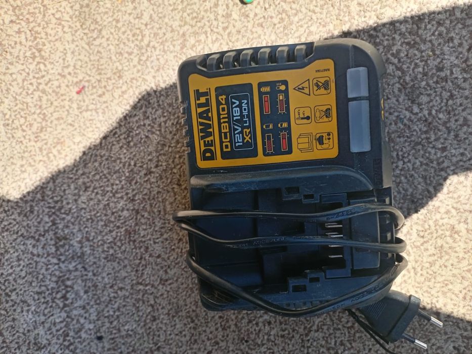 Încarcator  dewalt