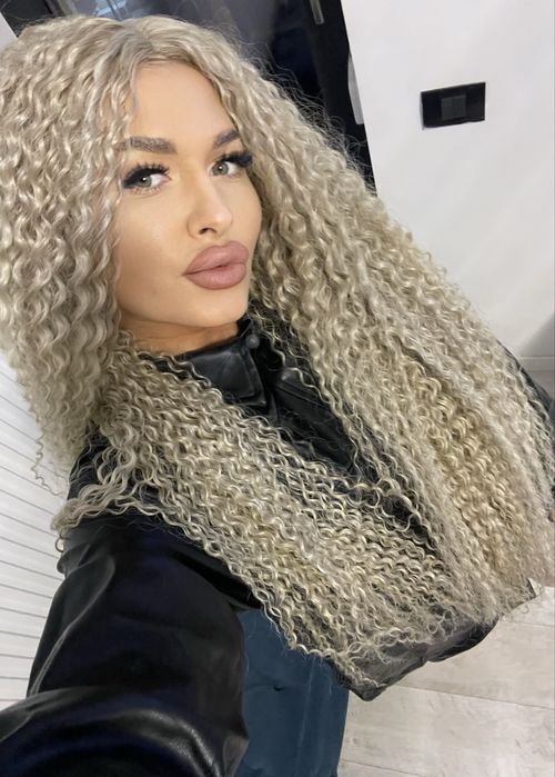 Peruca lunga afro blonda