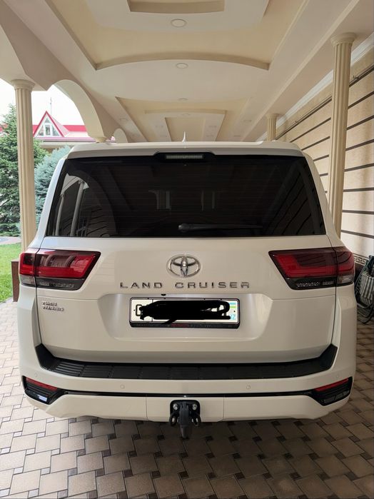toyota land cruser 300