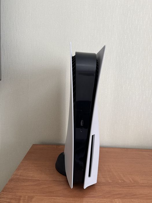 Продам PS5 в отличном состоянии