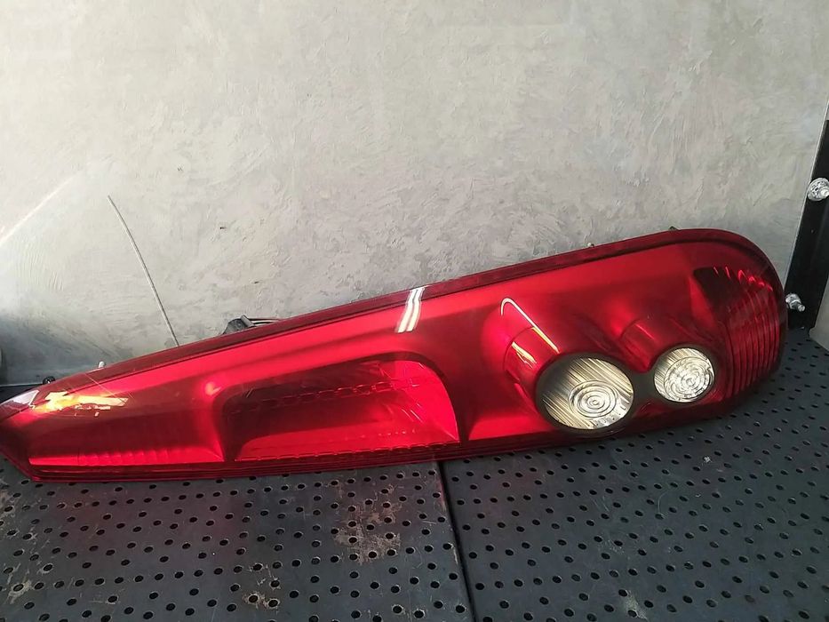 Stop tripla lampa dreapta ford fiesta 5 jh jd hatchback facelift 6s6113404a