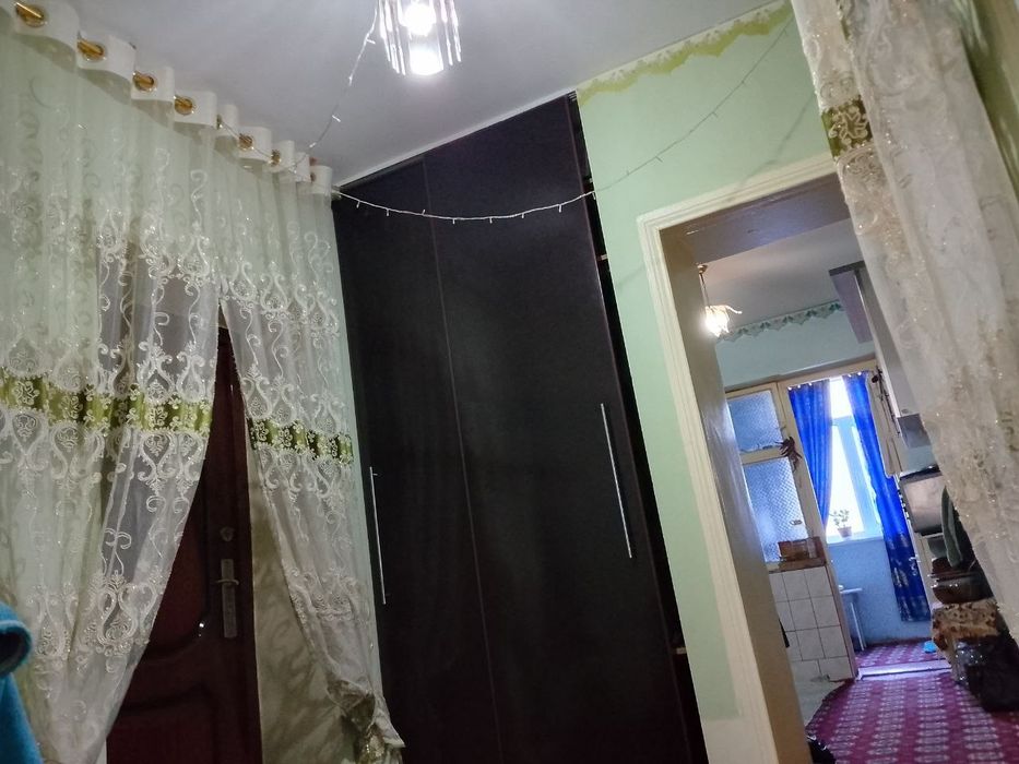 Uy sotiladi 3 xonali kvartira