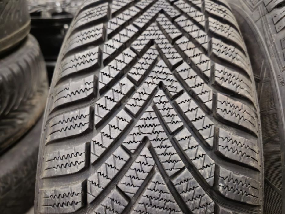 2 anvelope iarna Vredestein 185 65 15 ca și noi