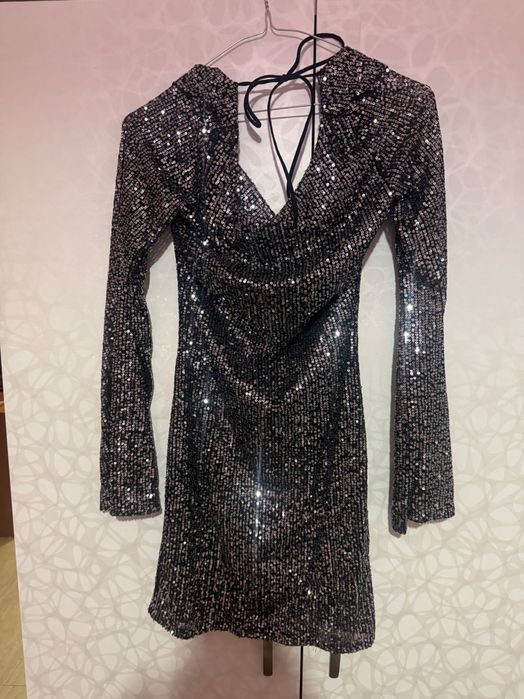 Рокля с пайети, подходяща за повод