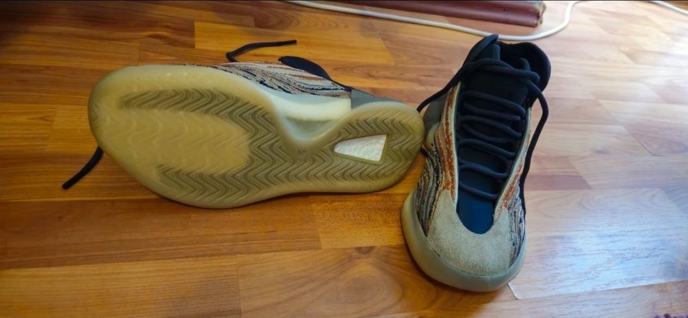 Adidas Yeezy QNTM Flash Orange Noi