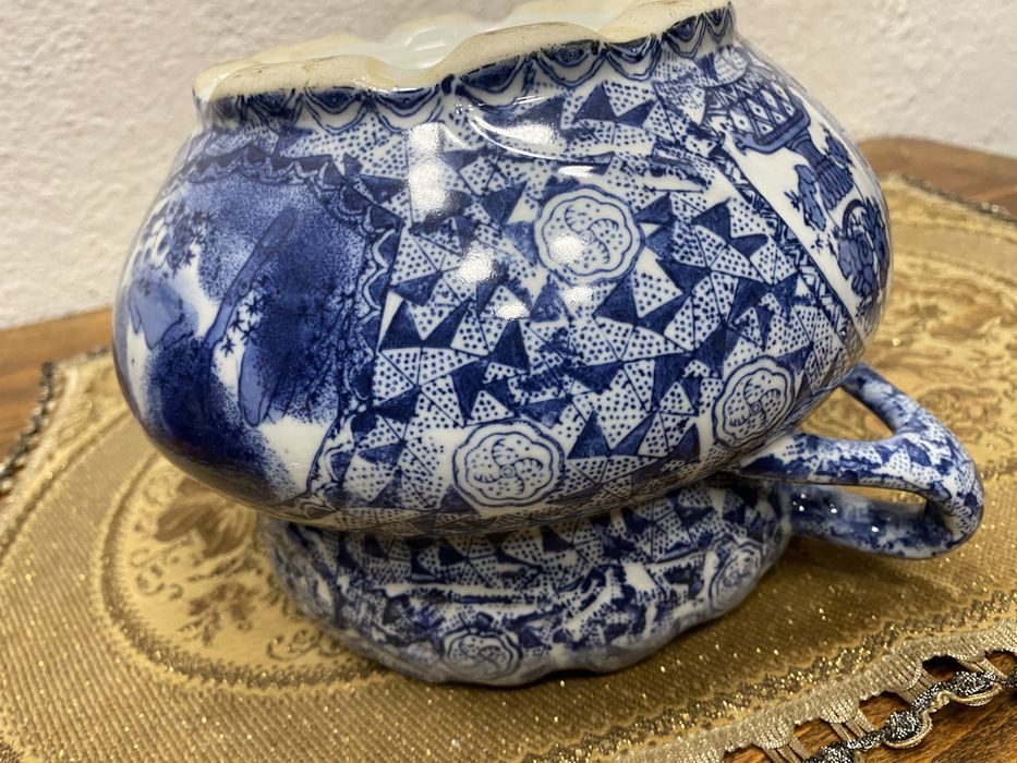 Английска порцеланова кашпа с маркировка