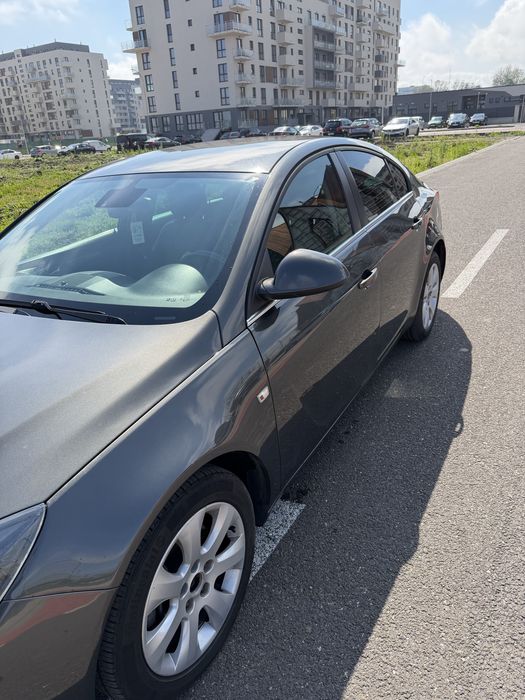 Vand Opel Insignia ,BENZINA 1.6 Turbo , in stare foarte buna de functionare