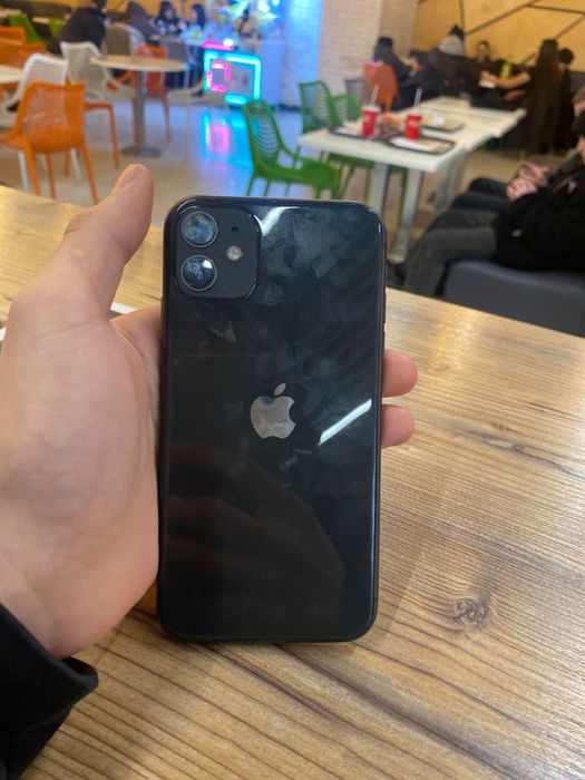Продаю iPhone 11
