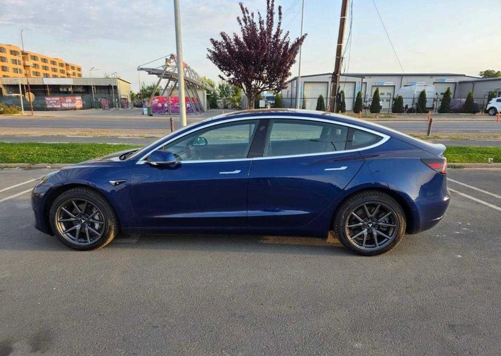 Flota Uber Bolt oferim auto electrica Tesla, chirie sau ramanere