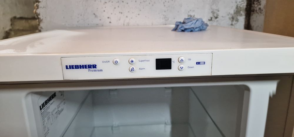 Vând ladă frigorifica cu 4 sertare Liebherr