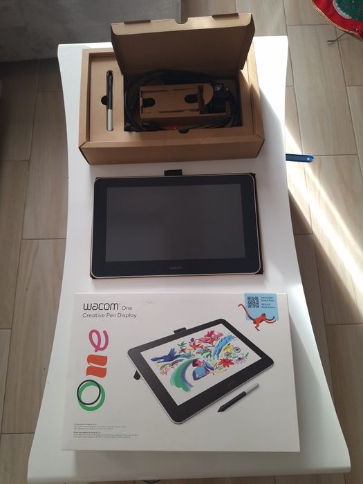 Продавам графичен таблет WACOM One Creative Pen 
Големина на ди