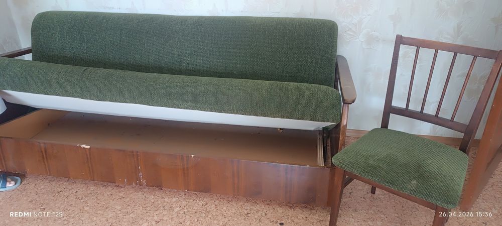 Sfati yaxsh rasiski divan 3 ta stulchigi bor