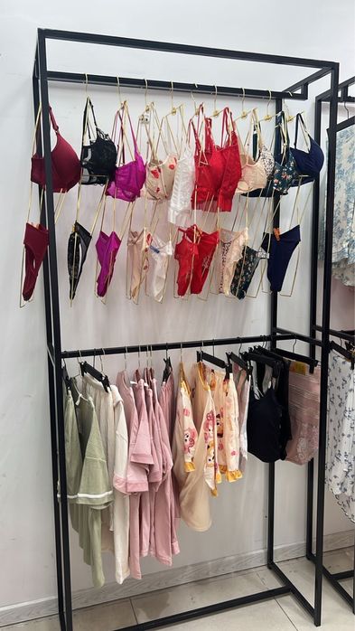 СРОЧНО! Манекены + торговые стойки —