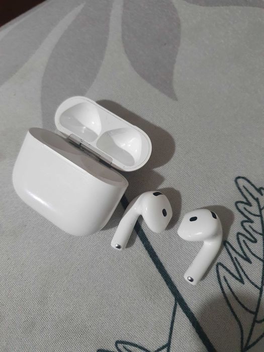 AirPods 4 с Active Noise Cancellation