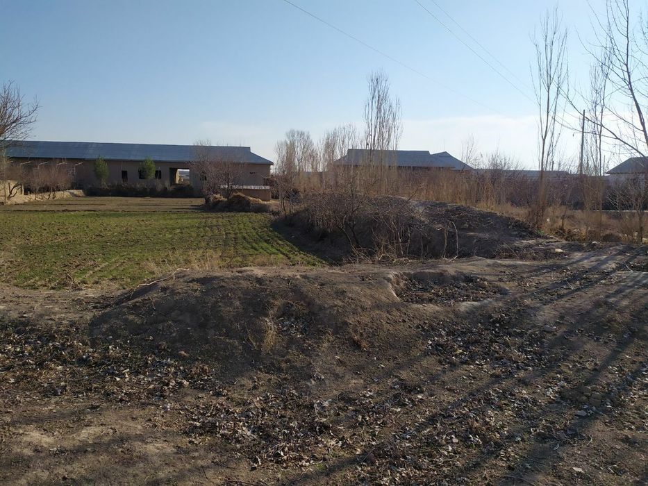 12 sotix yer sotiladi. Fazli qishlog'idan