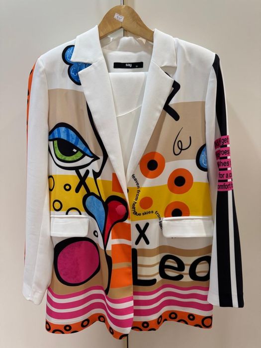 Продам стильный костюм производство Турция