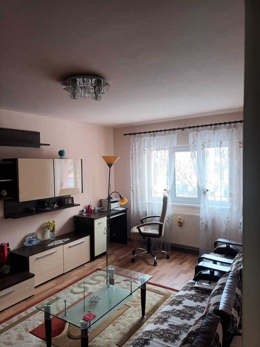 Agentie vand apartament 3 camere Rovine-Dezdrobirii G-uri,Etaj.1