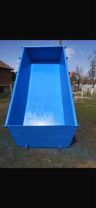 Remorca basculabila pe o singura axa