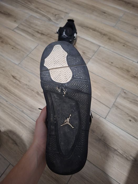 Jordan 4 white thunder