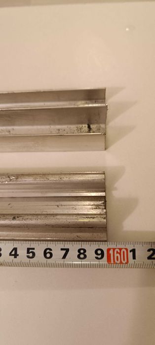 Механизъм за плъзгащи врати на гардероб