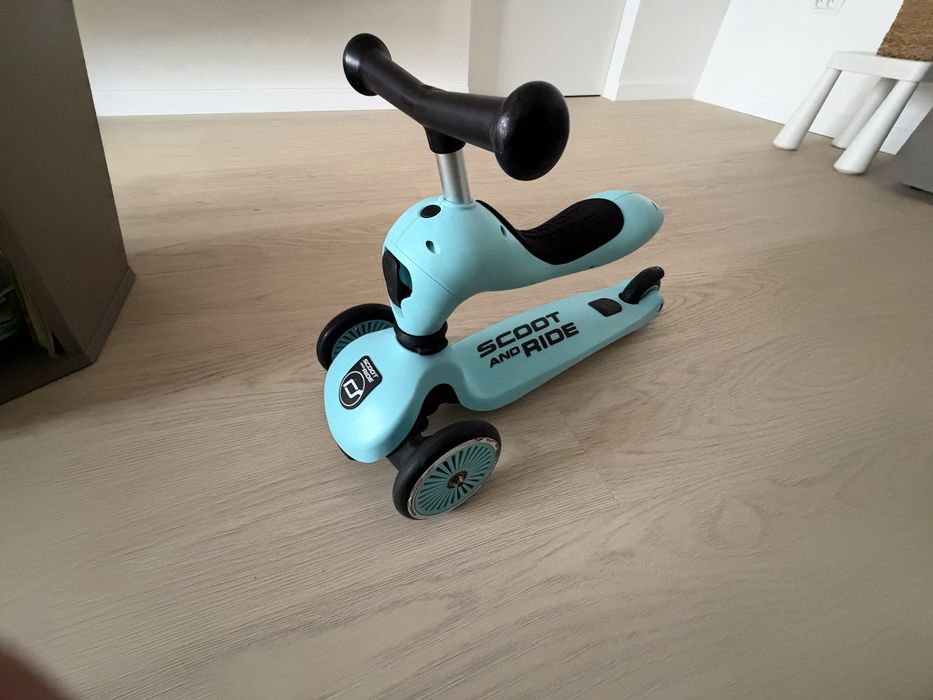 Trotineta cu cască Scoot and Ride