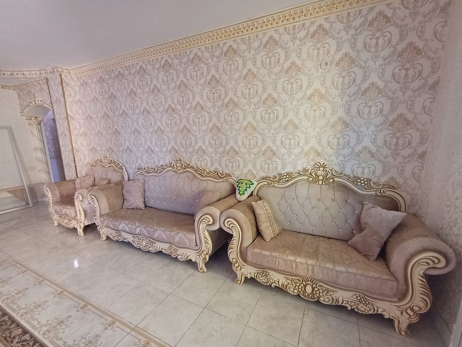 Продам диван для гостиной