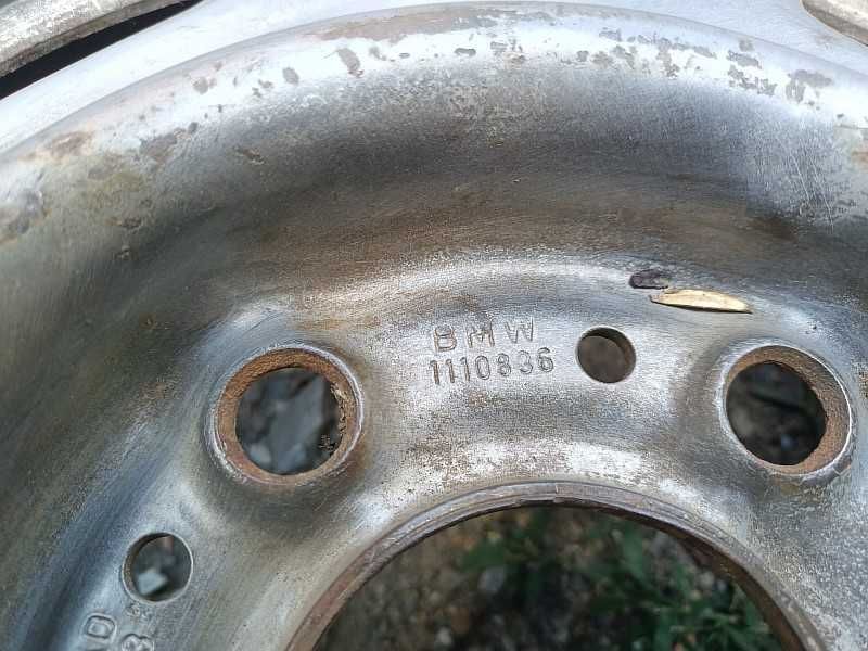 Продам один оригинальный металлический диск на BMW 5 E12
