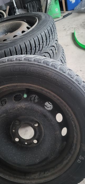 Vând jante cu cauciucuri de iarna