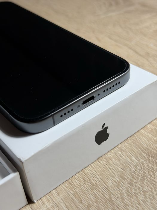 Iphone 15 Pro Max, 512 gb , bat.84% - titanium black, sticla spate fisurata
