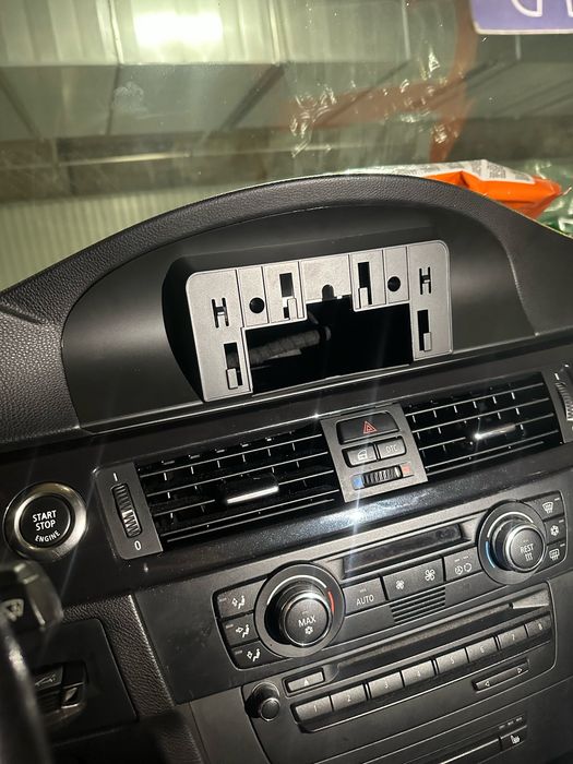 BMW E90 navigatie CIC moderna 12.3 inch