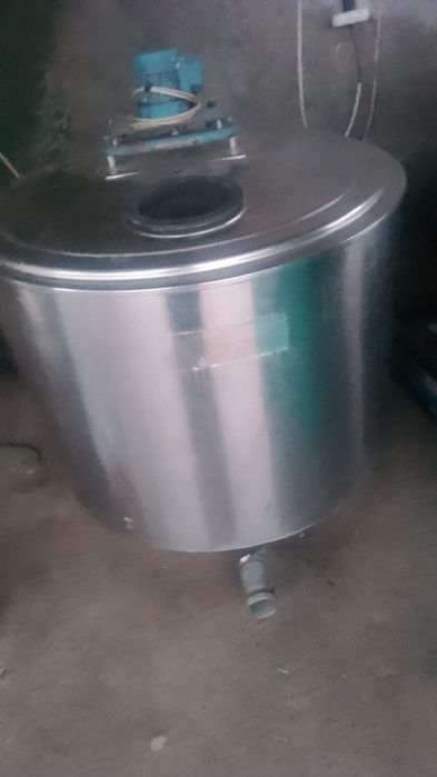 Vând teanc de lapte