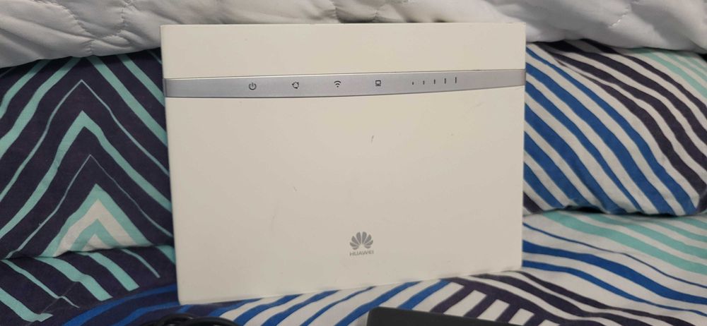 Huawei Router B525s-23a  4G LTE Cat 6, 300 Mbps download și 50 Mbps upload liber de retea se poate testa verifica