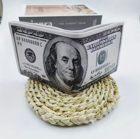 Стилен винтидж портфейл.