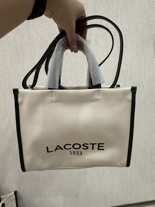 Сумка от бренда лакосте