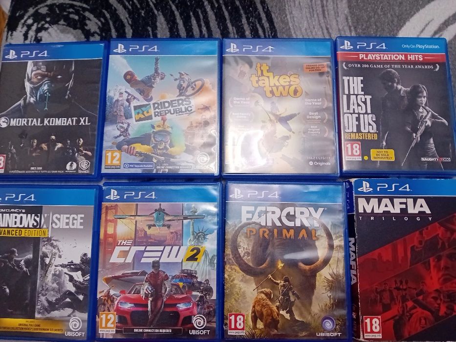Vând ps4 1tb cu 8 jocuri