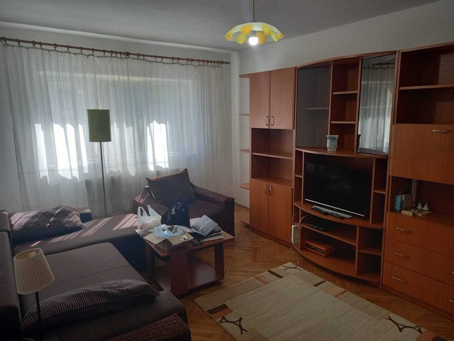 Inchiriez apartament doua camere, decomandat, etaj 1, zona Torontalului, vis-a-vis de Vox ! 0734 662 881