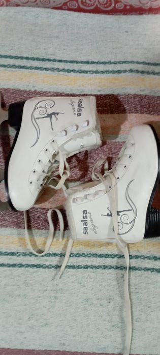 Продам коньки фигурные.