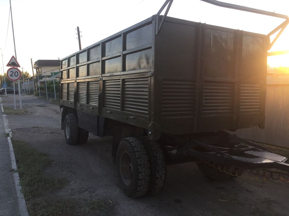Продам бортовой прицеп на камаз