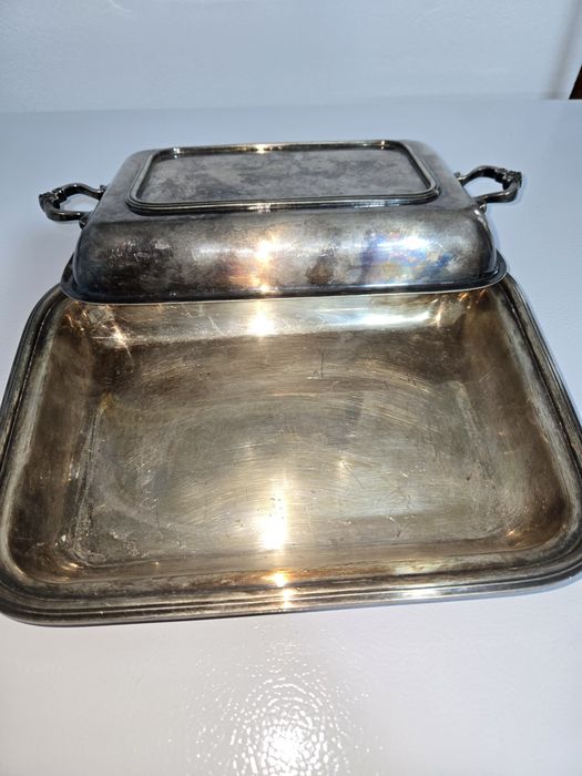 Tavă cu capac placată cu argint