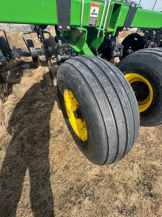 Щелеватель JD 2100