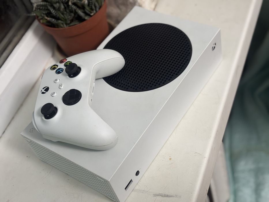 Продам Xbox Series S