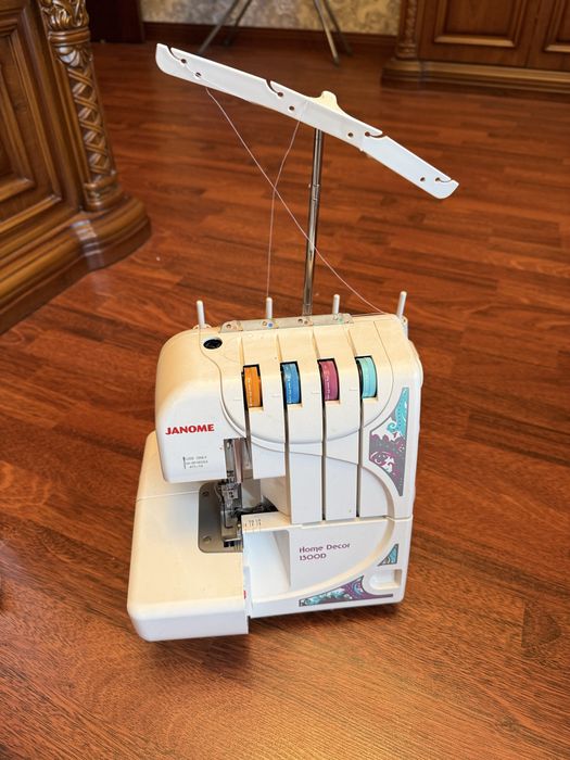 швейная машина и оверлок , вместе