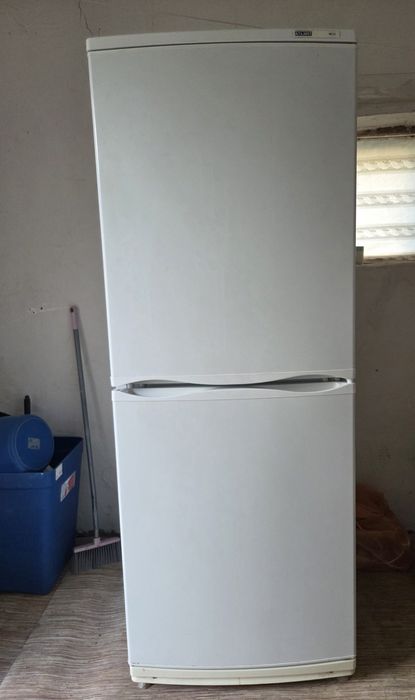 Продам холодильник Атлант