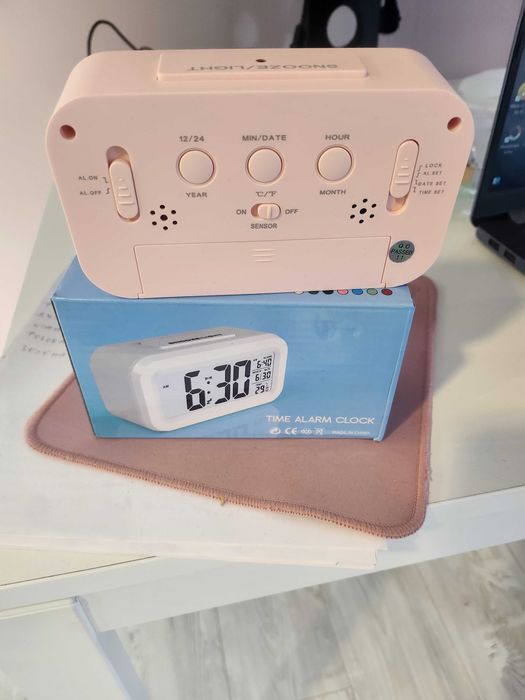 Електронен настолен часовник