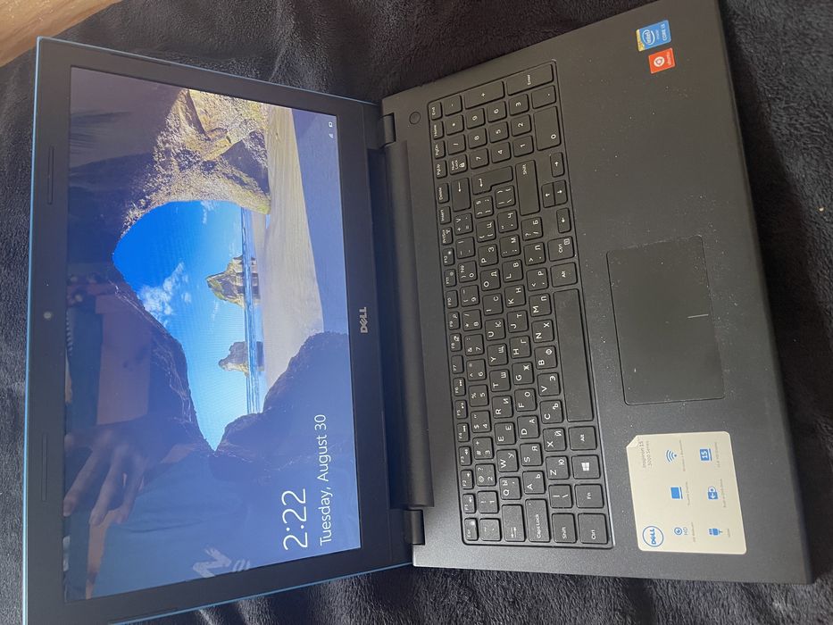 Син лаптоп - Dell Inspiration 15 3000 + подарък