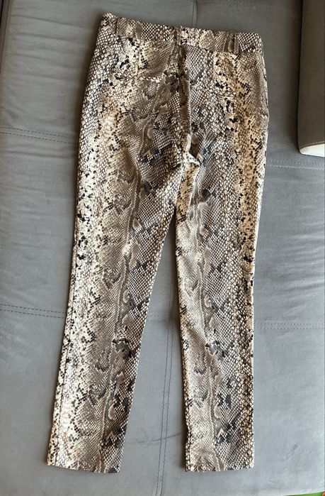 Змийски панталон Stradivarius