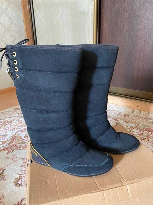 Продам новые сапоги Adidas