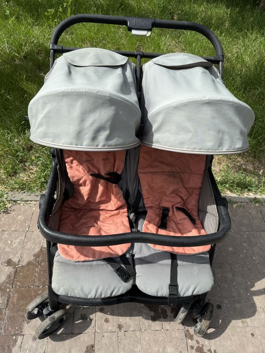 Коляска для двойняшек